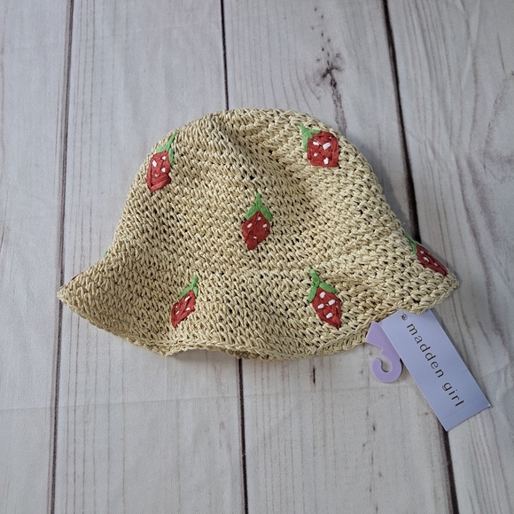 Madden Girl Straw Crochet Bucket Hat Strawberry - Picture 1 of 5